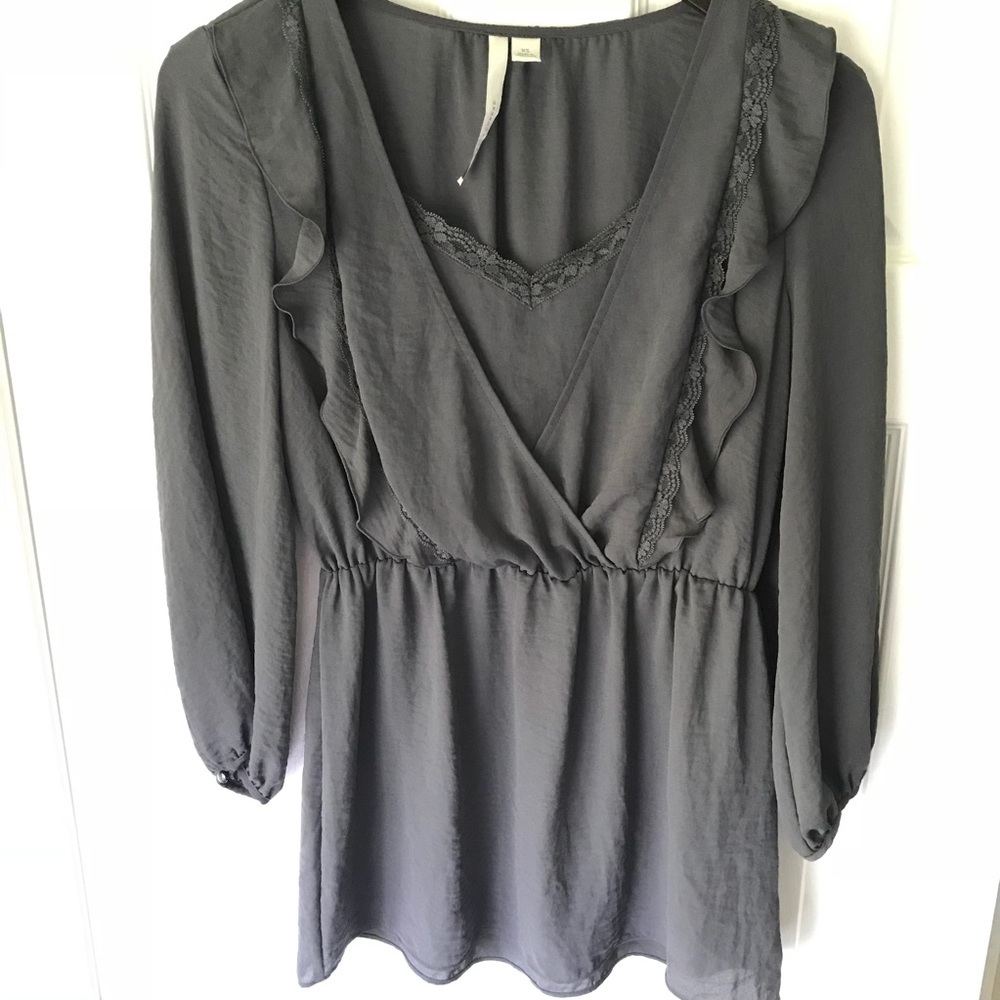 LC Lauren Conrad ruffle top